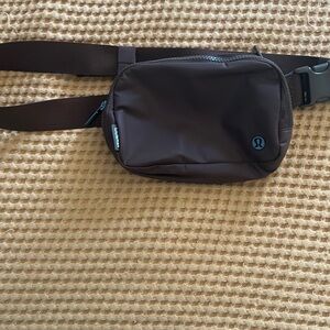Lululemon belt bag in JAVA